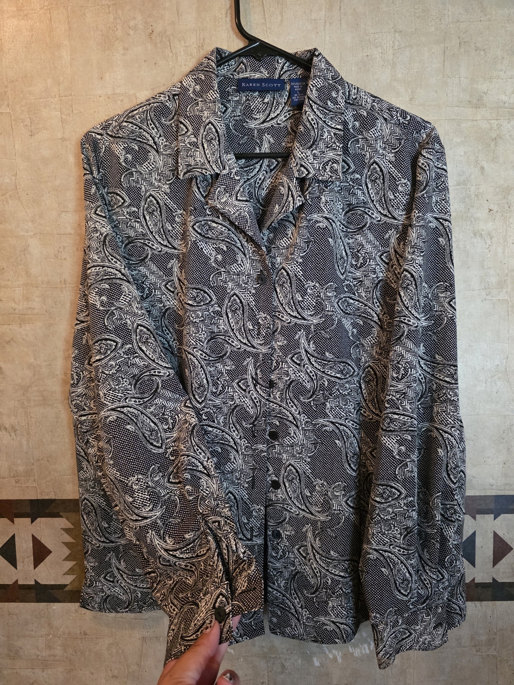 Karen Scott Men’s Black & White Paisley Button-Up Shirt